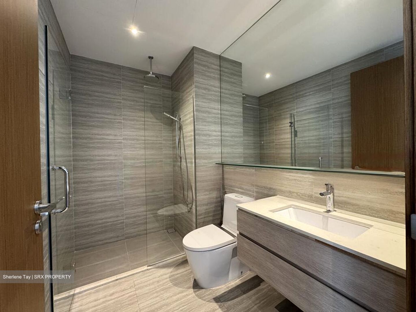 Sunrise Avenue (D28), Terrace #484923381